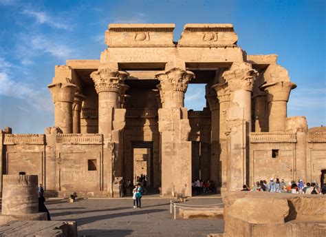 Den Konungliga Skandalen vid Kom Ombo Tempel: En Djupdykning i 4e-Talets Egypt, Maktstrider och Religiösa Turbulenser